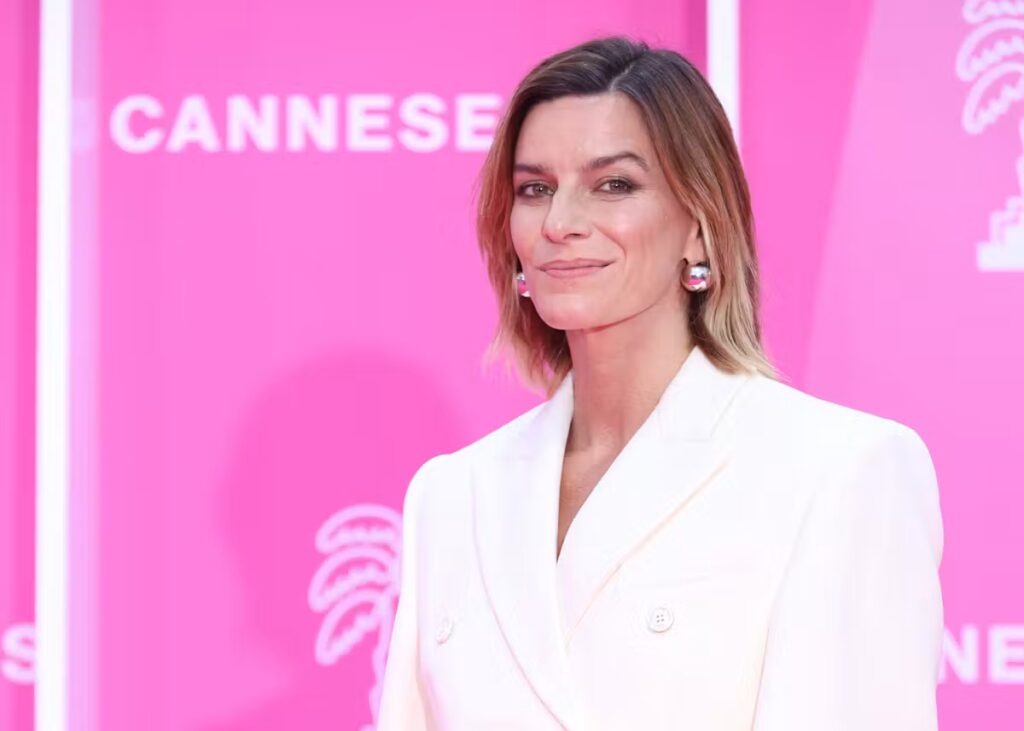 Fauve Hautot annonce la naissance de son premier enfant en France.