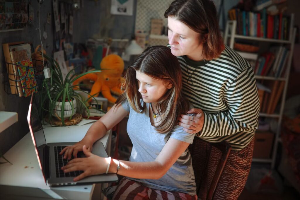 Rentrée scolaire : les parents doivent guider leurs enfants dans l’espace numérique.