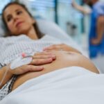 IMG : Marina témoigne de son parcours en France face à l’interruption médicale de grossesse.