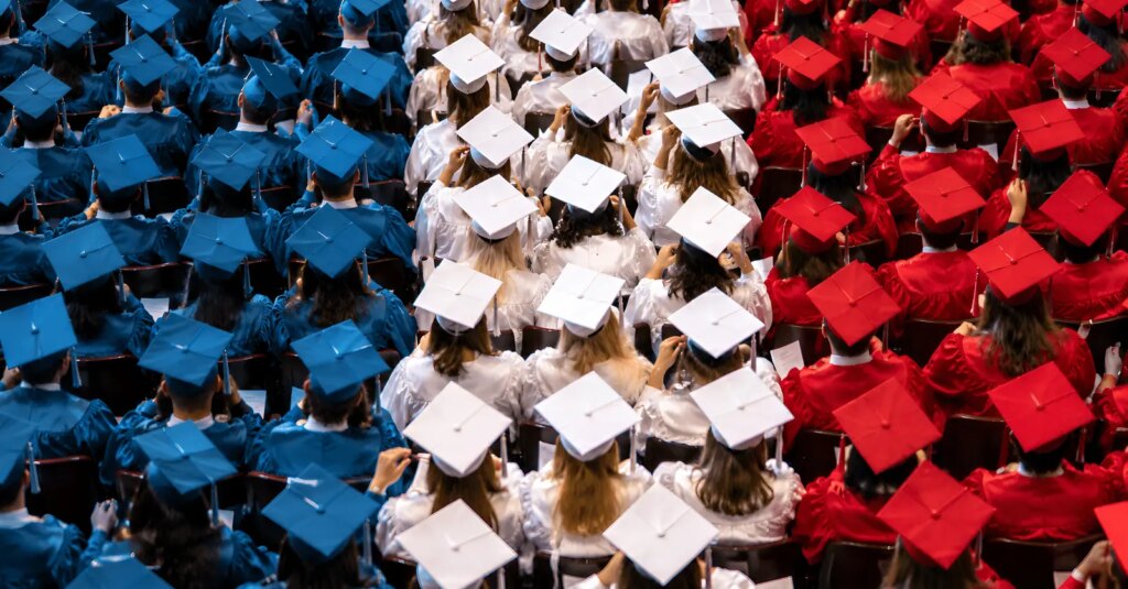 La Belgique attire des étudiants français en raison de ses formations supérieures.