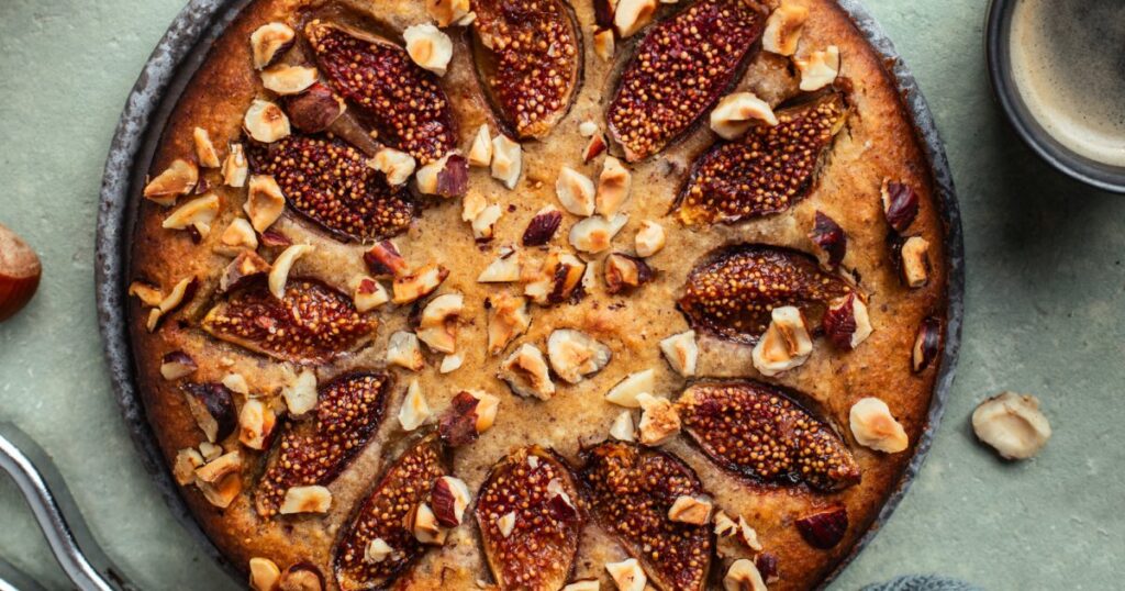Recette de gâteau aux figues et aux noisettes pour une pâtisserie artisanale française