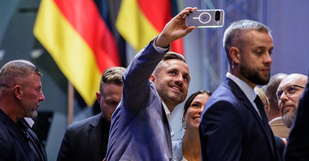 Ulrich Siegmund, candidat de l’AfD, suscite des réactions variées lors de ses discours.