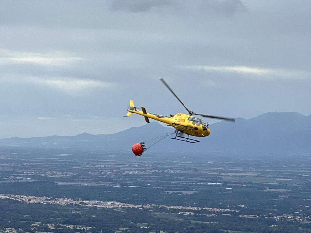 Incendie sur la départementale à Istres : des moyens aériens déployés.