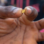 Ghana : défis et enjeux de la raffinerie locale d’or face aux attentes économiques.