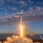 SpaceX lance 27 satellites Starlink avec la fusée Falcon 9 et atterrit en mer