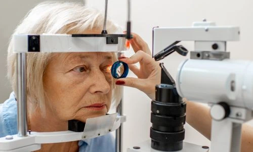 La CNSA propose cinq réflexes pour améliorer la vision et l’audition des Français.