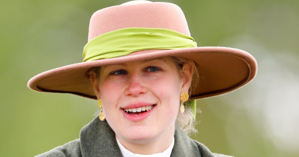 Lady Louise Windsor et Felix s’affichent ensemble, révélant leur relation amoureuse.