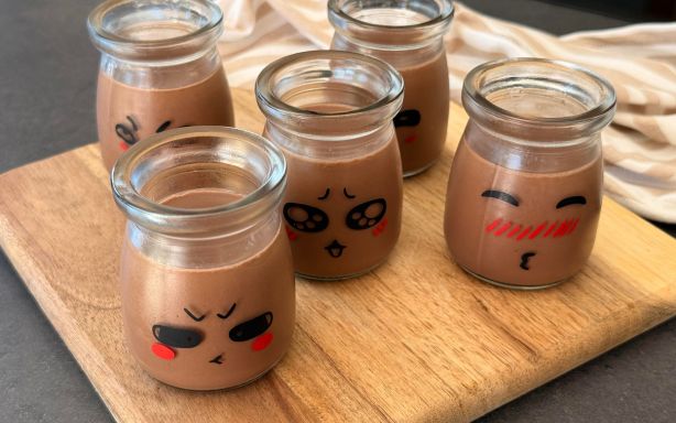 Recette de crème au chocolat façon la Laitière : une alternative maison simple et rapide.