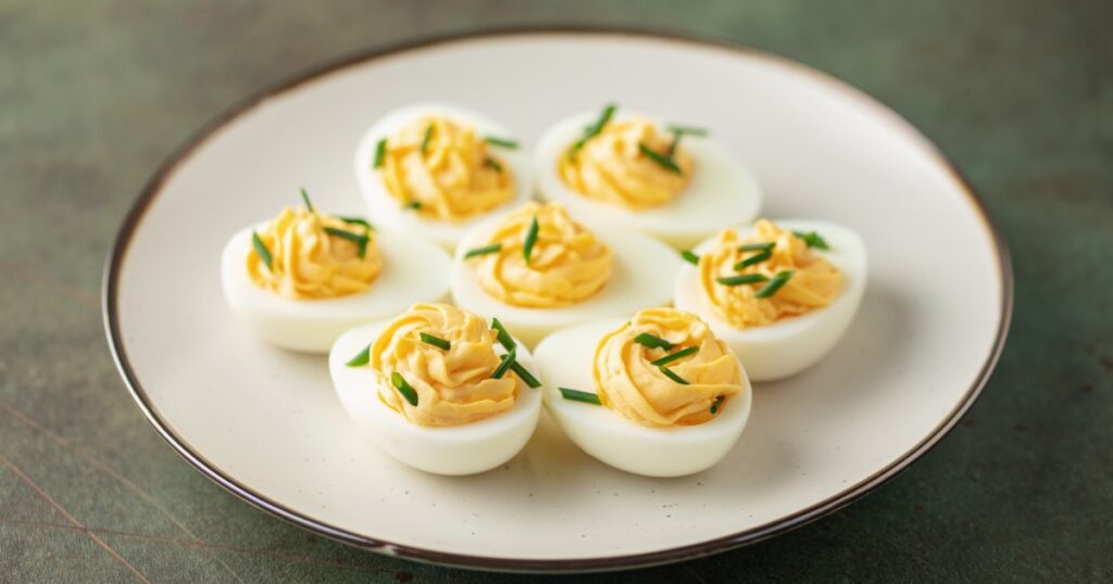 Recette des œufs mimosa proposée par Philippe Etchebest pour les repas familiaux.