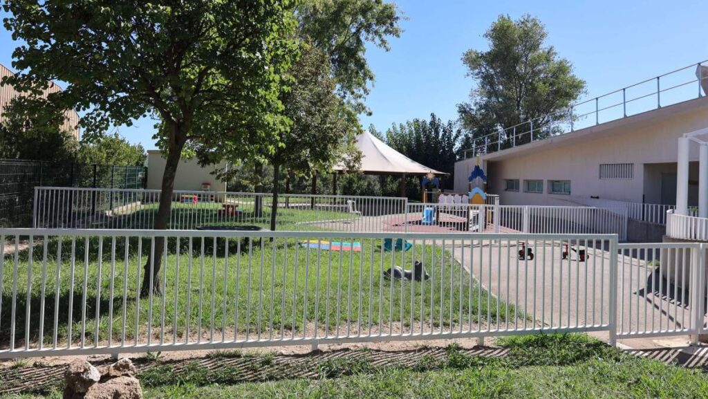 Travaux de rénovation à la crèche des Péquelets à La Fare-les-Oliviers cet été
