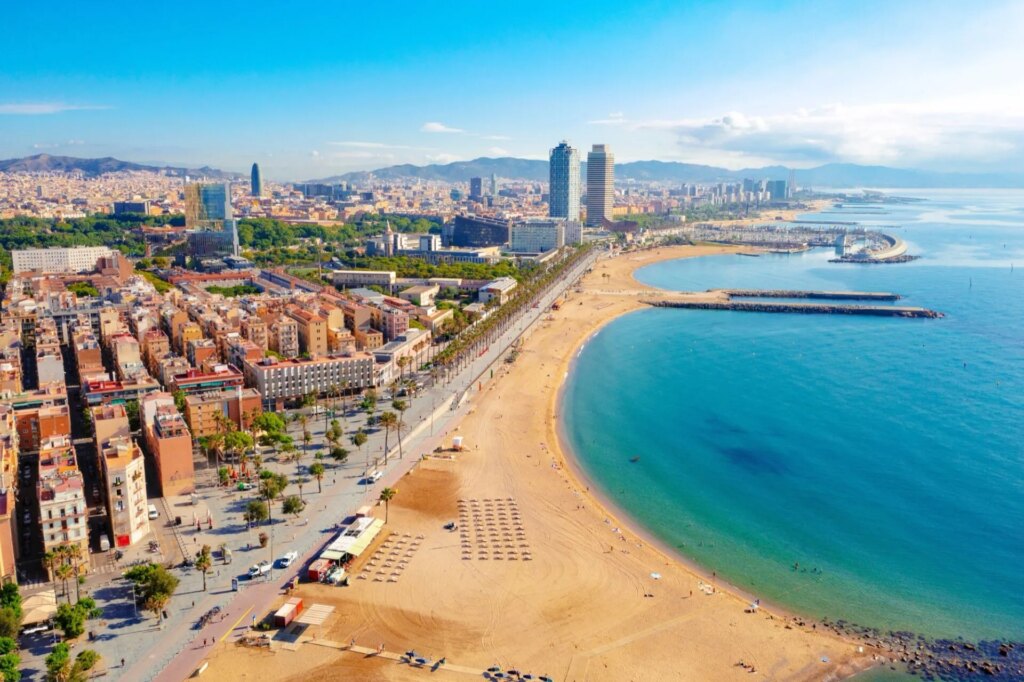 Logement à Barcelone : Comparaison entre Barceloneta, Poblenou et Diagonal Mar pour l’accès à la plage.