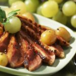 Recette de magret de canard aux raisins frais et au miel pour une cuisine française traditionnelle