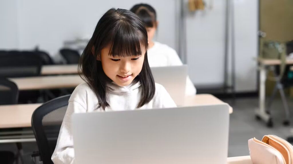Corée du Sud : l’expérimentation de manuels scolaires générés par IA rencontre des difficultés.