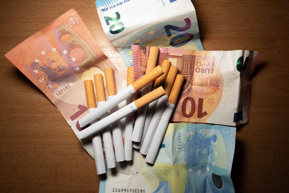 Couple poursuivi pour trafic de milliers de paquets de cigarettes contrefaites dans le Calvados