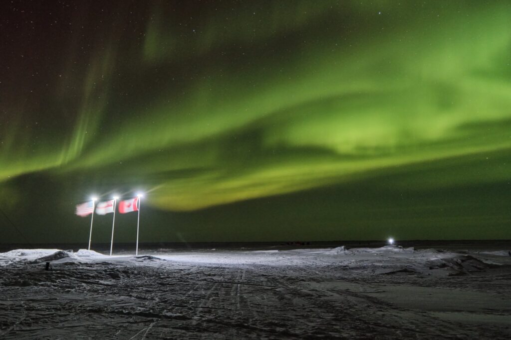Des chercheurs du MIT explorent les sons sous la glace arctique et testent la communication à travers la glace.