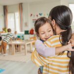 Les parents français négligent leur sommeil, selon des psychologues en septembre.