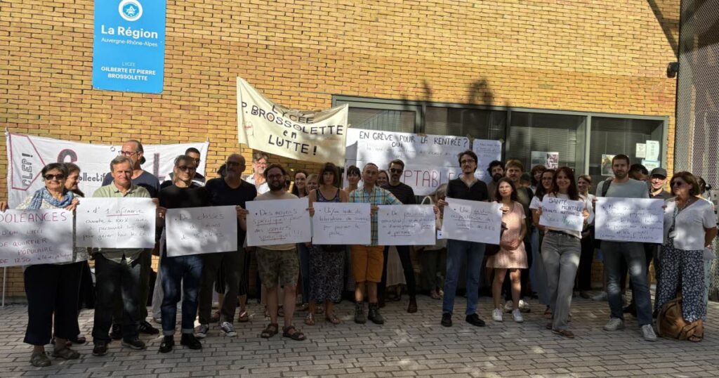 Grève des professeurs au lycée Brossolette à Villeurbanne en début d’année scolaire.