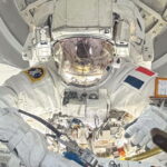 Sophie Adenot évoque une fatigue après trois sorties dans l&rsquo;espace depuis l&rsquo;ISS.