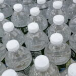 Le gouvernement renonce à la consigne sur les bouteilles plastiques pour les collectivités.