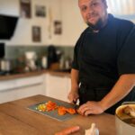 Un chef de cuisine de Loire prépare des repas sains et variés directement chez vous.
