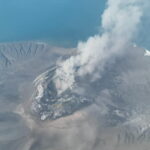 Éruption du volcan Anak Krakatoa : huit aéroports d&rsquo;Indonésie fermés, 150 000 passagers bloqués