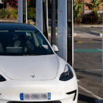 Un homme en Australie harcèle son ex via l&rsquo;application de sa Tesla.