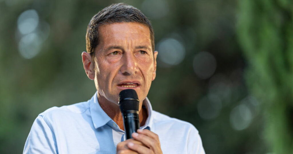 David Lisnard, candidat à la présidentielle, vise un nouveau mandat à la tête des Maires de France.