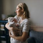 Des milliers de jeunes mamans en France souffrent de stress post-traumatique non diagnostiqué.
