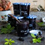 Confiture de mûres : recette traditionnelle pour un produit local en France.
