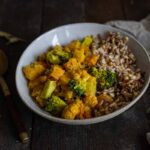 Curry de légumes d’hiver : une recette nutritive pour les repas saisonniers.
