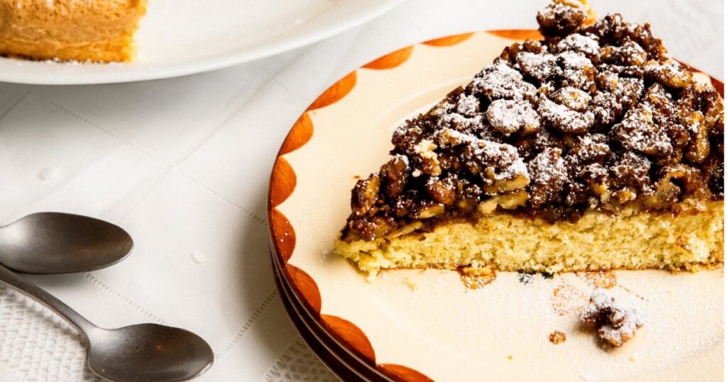 Recette traditionnelle de Torta hrapacuša, gâteau aux noix d’origine croate.