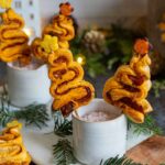 Recette de petits feuilletés sapin pour un apéritif de Noël rapide et festif.