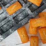Recette de financiers aux amandes : préparation rapide et ingrédients simples à utiliser.