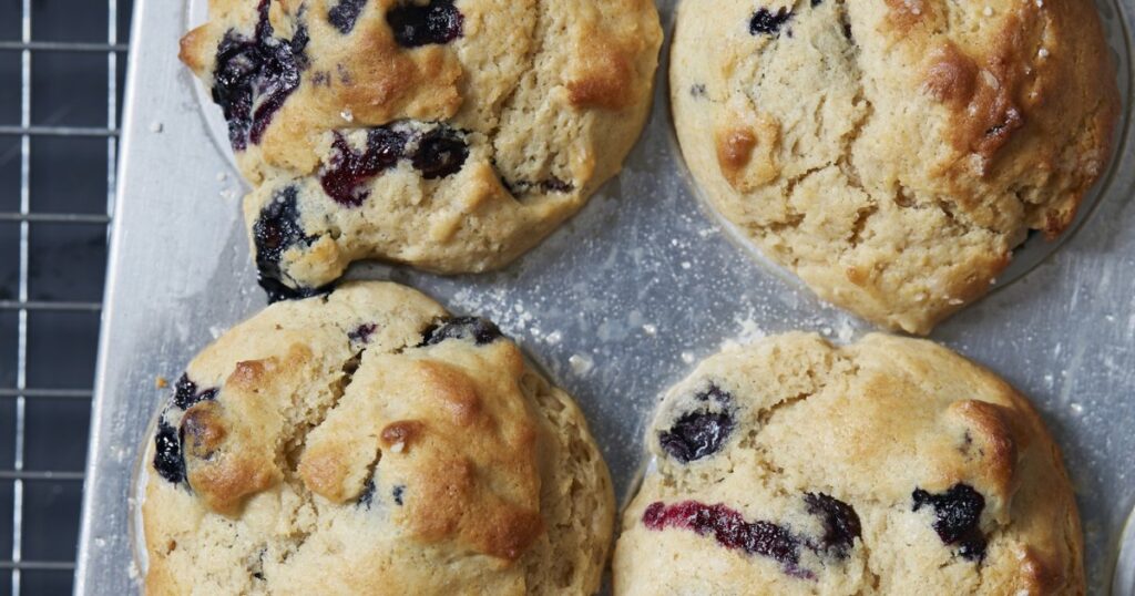Recette de muffins aux myrtilles et au yaourt : une préparation simple pour les gourmets.