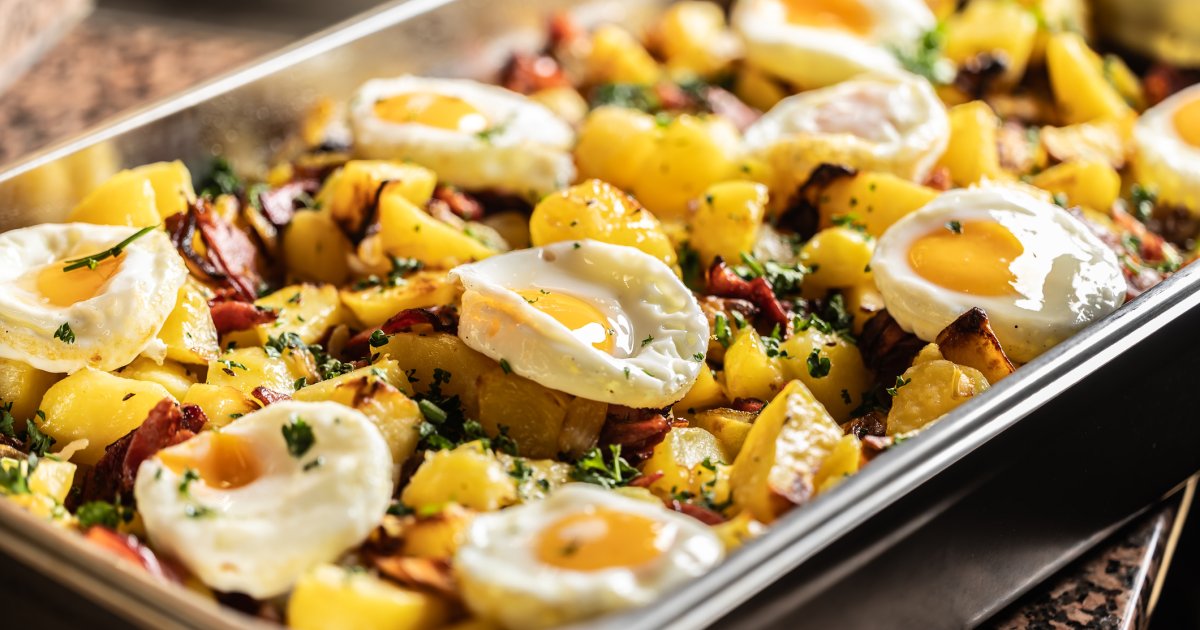 Poêlée de pommes de terre croustillantes, saucisses et œufs : une recette traditionnelle appréciée en Europe