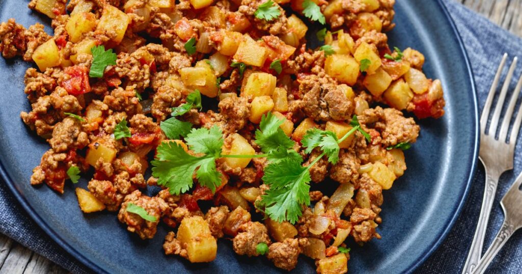 Recette de ragoût de bœuf haché avec pommes de terre et tomates concassées à découvrir