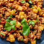 Recette de ragoût de bœuf haché avec pommes de terre et tomates concassées à découvrir