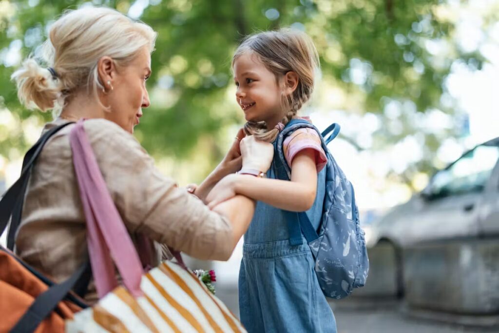 Cinq phrases à dire aux enfants anxieux avant la rentrée scolaire pour apaiser leurs inquiétudes
