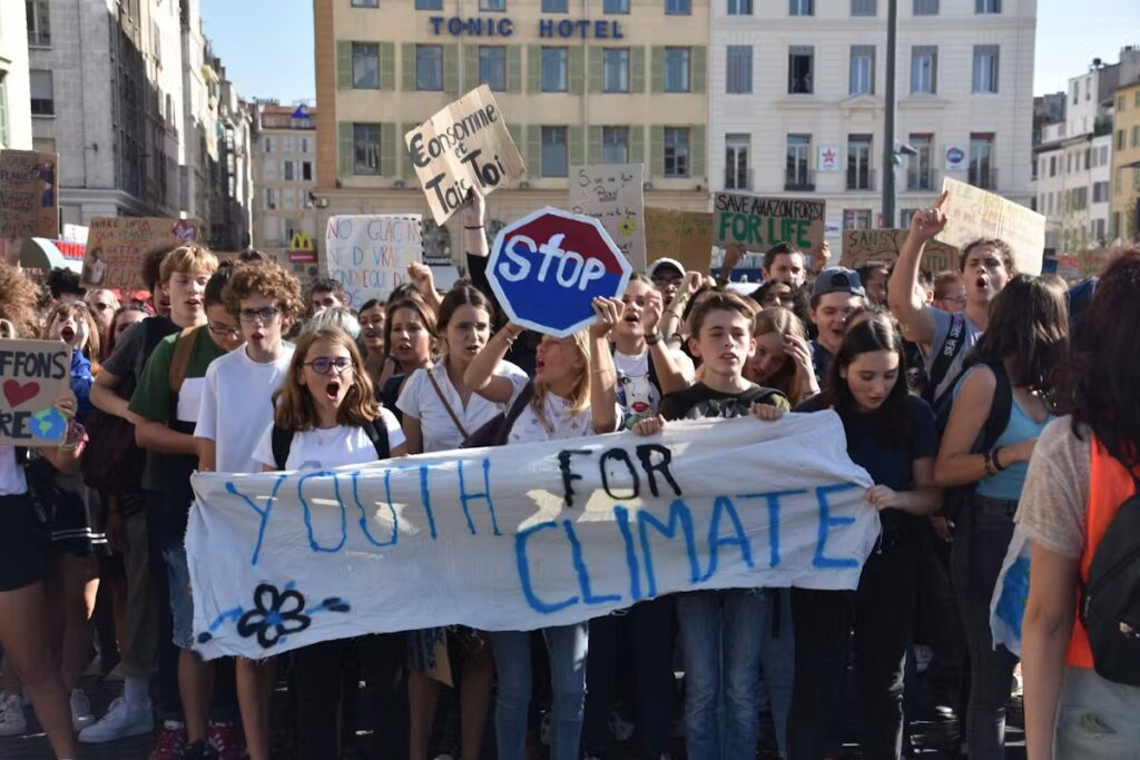 Éco-anxiété et éco-colère : les émotions face à la crise climatique en France.