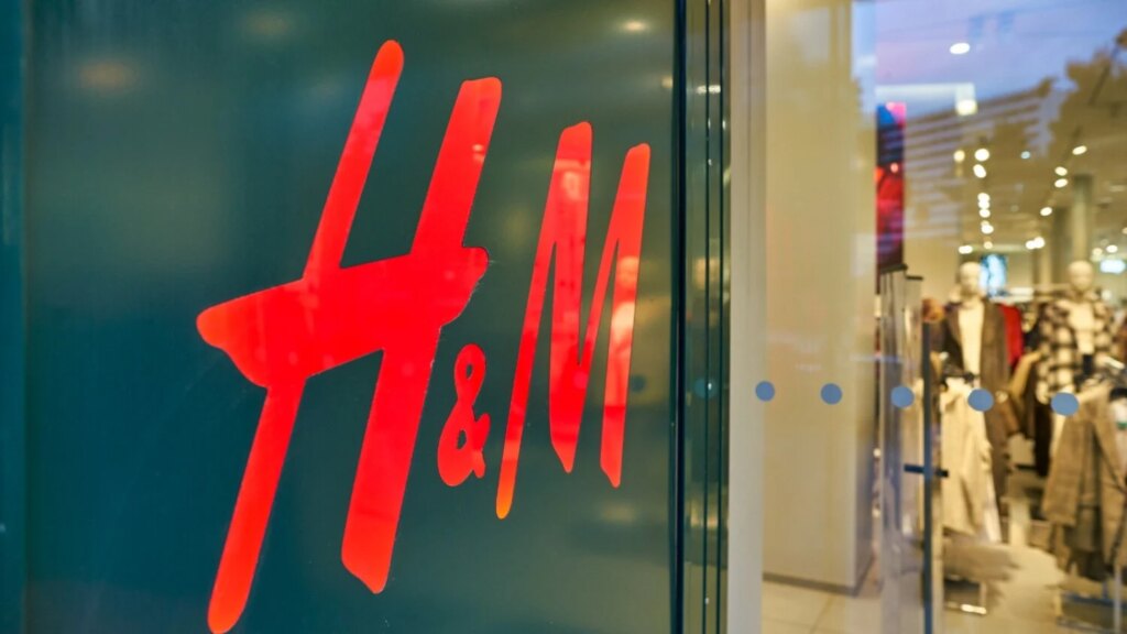 H&M présente une veste en laine audacieuse pour remplacer la veste en cuir cet automne-hiver.