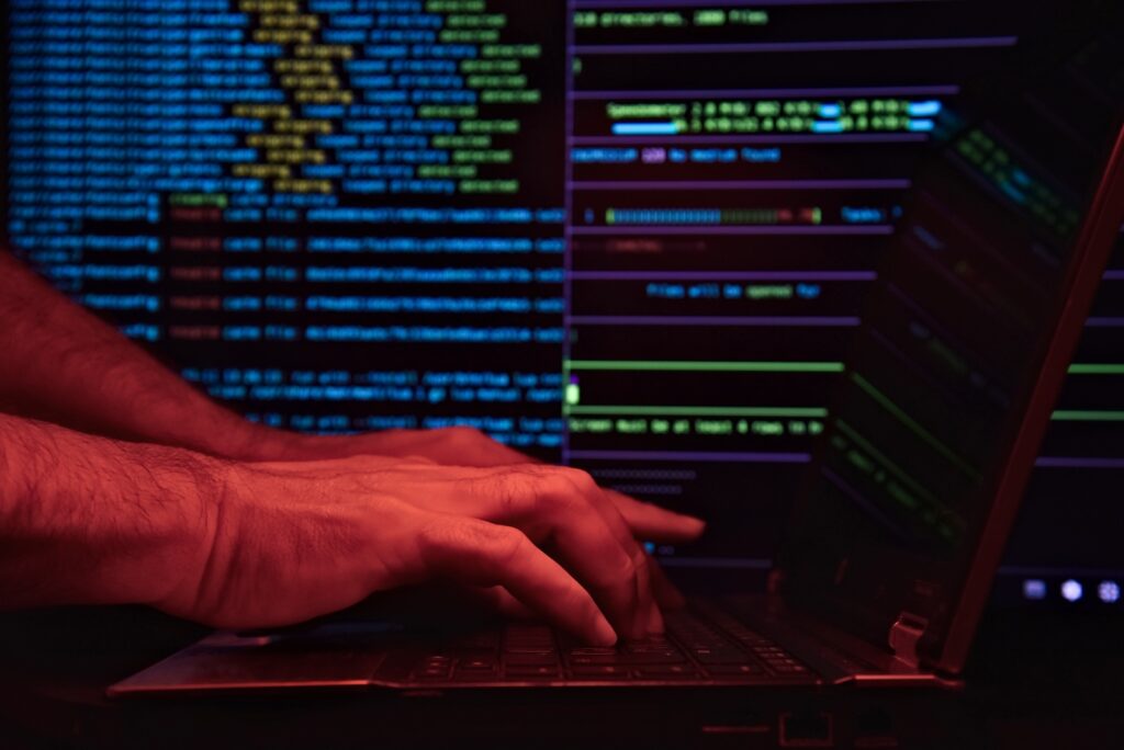 Notaires piratés : 40 millions d’euros dérobés, risques pour les transactions immobilières.