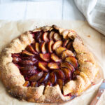 Tarte aux prunes sans moule : une méthode simple pour une recette traditionnelle.