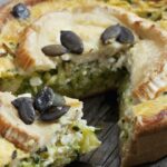 Recette de tartelettes de courgette et chèvre avec graines de courge pour un apéritif léger.