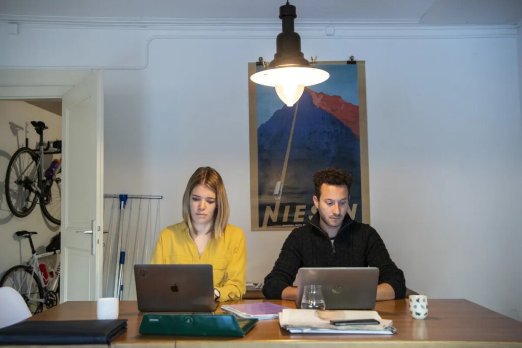 En Suisse, le télétravail devient obligatoire pour les jeunes de moins de 35 ans.