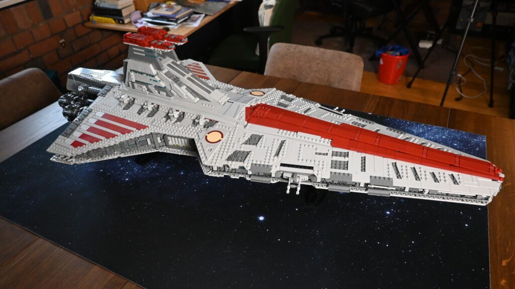 Dix vaisseaux spatiaux Lego Star Wars à découvrir pour les amateurs de modélisme.