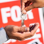 Les taux élevés freinent la croissance du marché immobilier aux États-Unis.