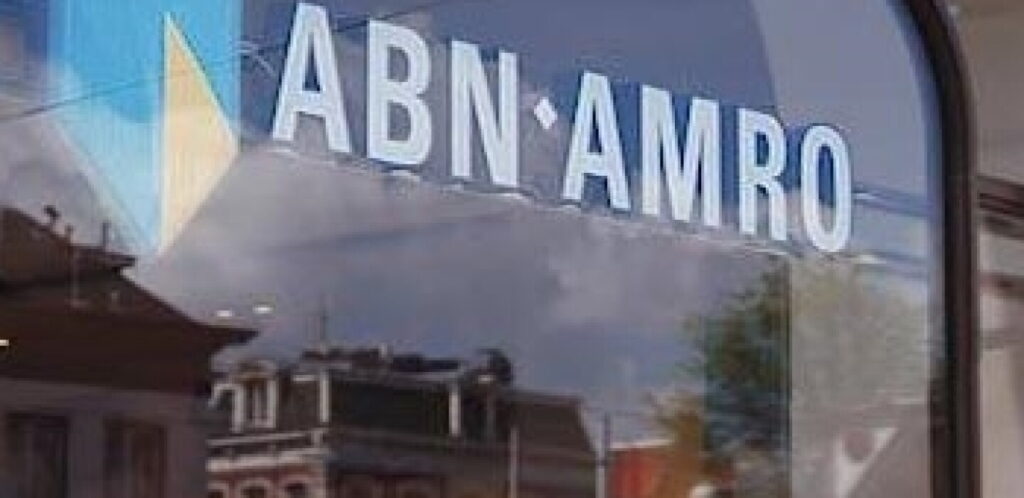 ABN Amro annonce la réduction de près de la moitié de ses effectifs en raison de la restructuration.