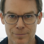 Dexter Resurrection saison 2 : un teaser annonce un Halloween sanglant pour le personnage principal.
