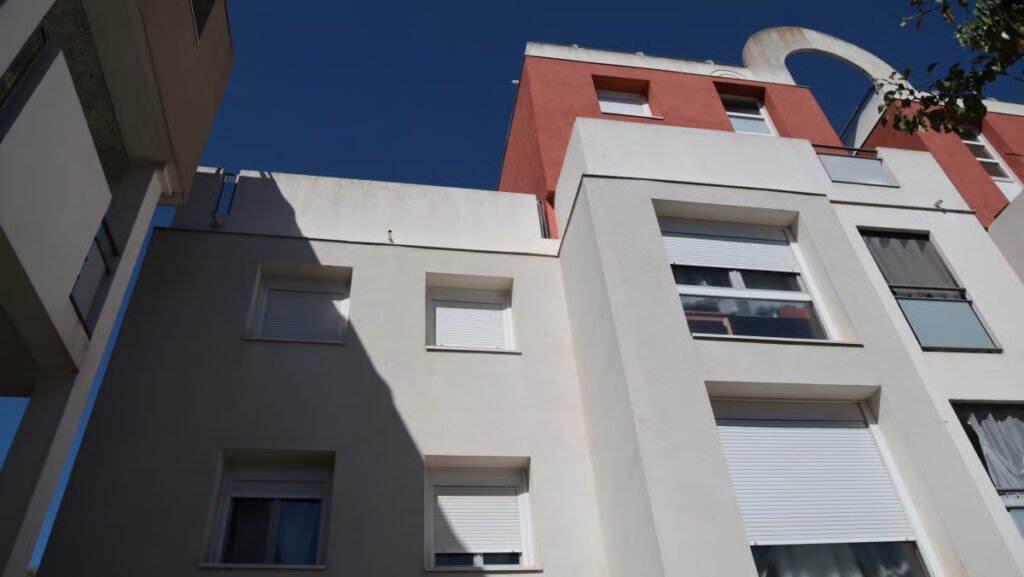 Chute d’une fillette à Vitrolles : la Frescoule en état de choc face à l’accident.