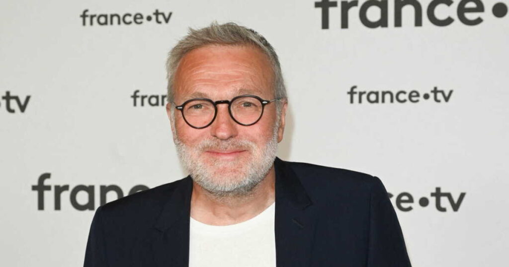 Laurent Ruquier suggère une nouvelle relation dans Les Grosses Têtes, selon ses propos.